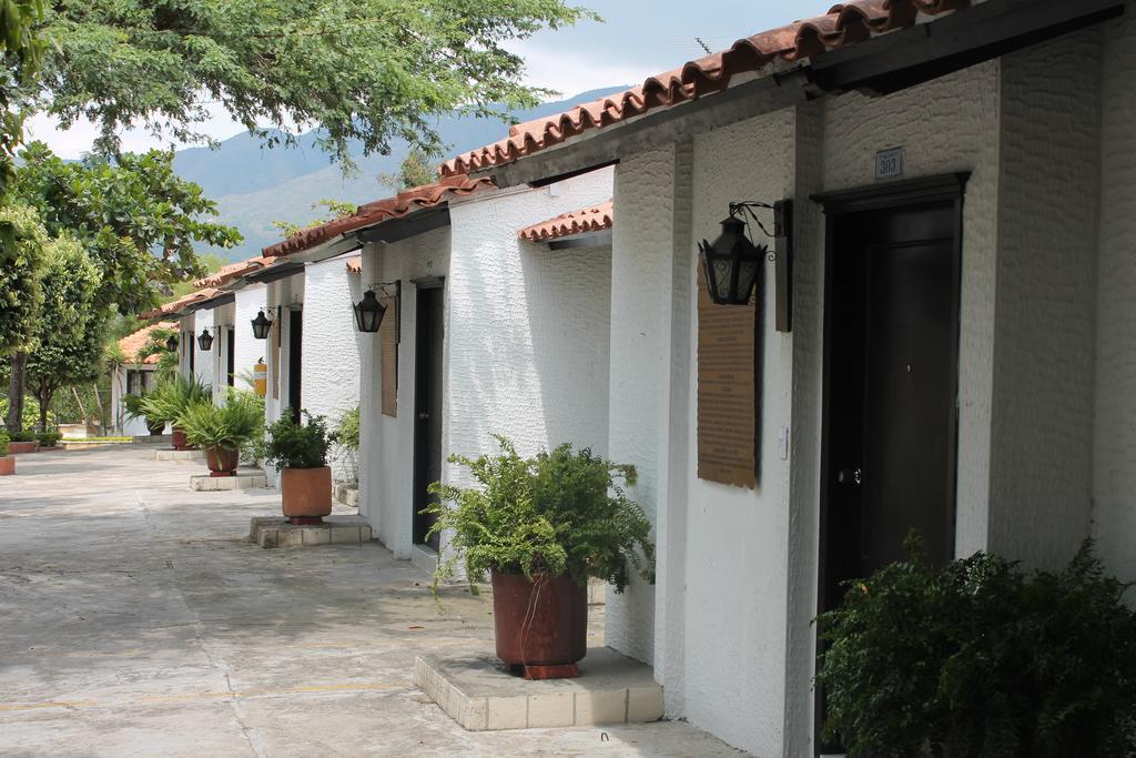 Hotel San Juan Internacional Girón Exteriör bild